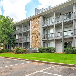 exterior view at The Pearl at Homewood located in Homewood, AL