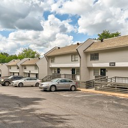 parking view at The Pearl at Homewood located in Homewood, AL
