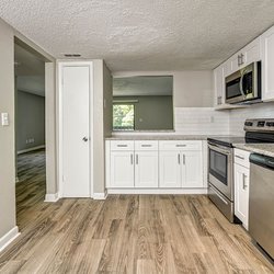 kitchen at The Pearl at Homewood located in Homewood, AL