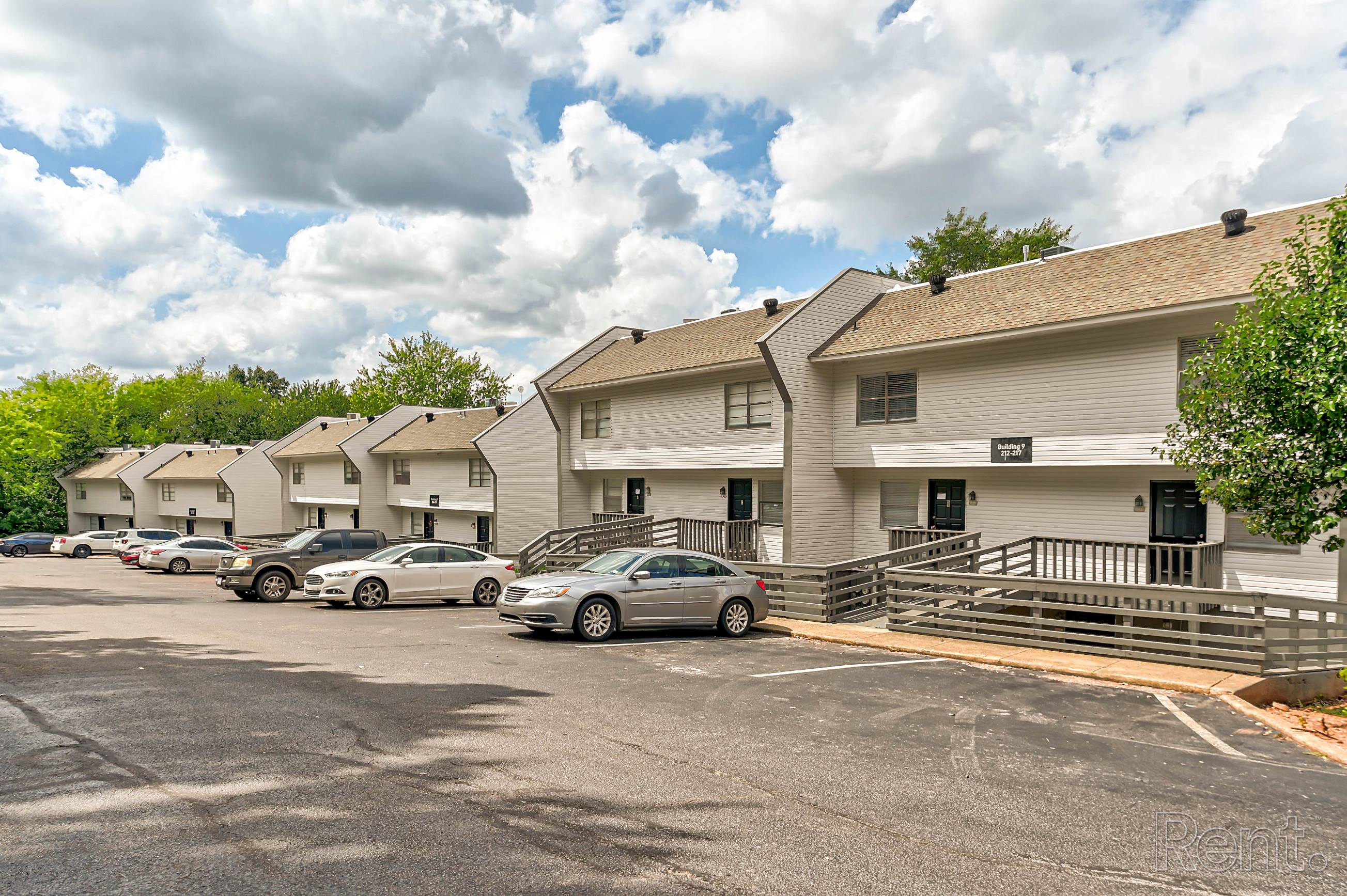 exterior view at The Pearl at Homewood located in Homewood, AL